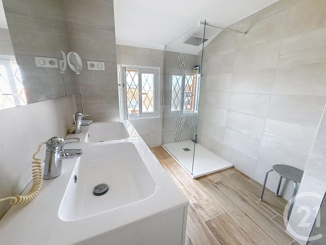 Afficher la photo en grand Appartement T2 à vendre - 2 pièces - 48.0 m2 - FREJUS - 83 - PROVENCE-ALPES-COTE-D-AZUR - Century 21 Sud Habitat