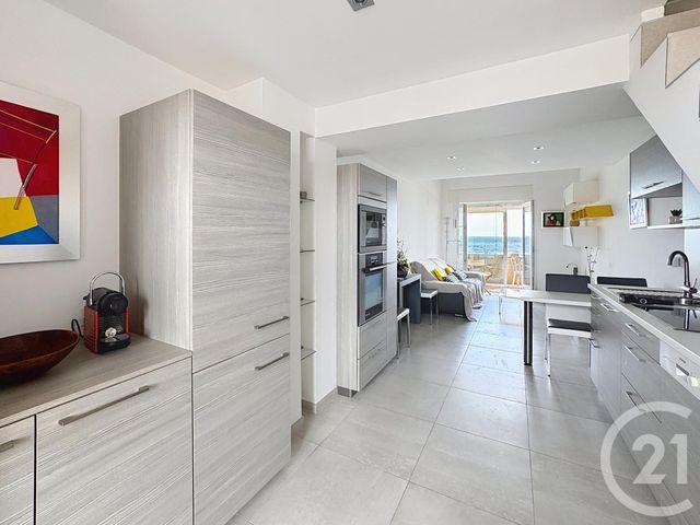 Afficher la photo en grand Appartement T2 à vendre - 2 pièces - 48.0 m2 - FREJUS - 83 - PROVENCE-ALPES-COTE-D-AZUR - Century 21 Sud Habitat