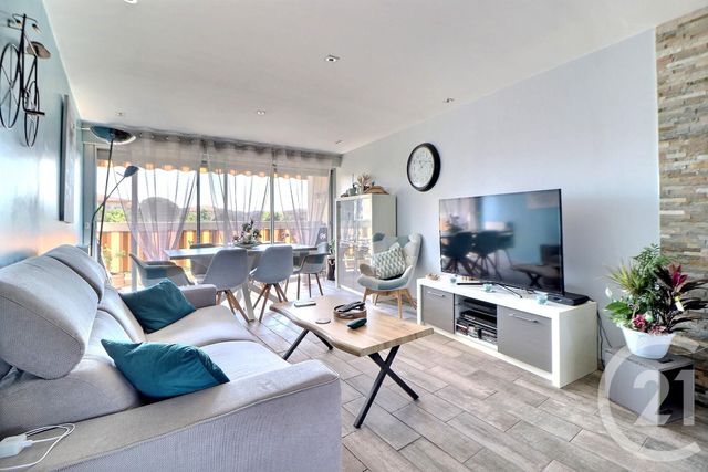 Appartement T3 à vendre - 3 pièces - 72.0 m2 - FREJUS - 83 - PROVENCE-ALPES-COTE-D-AZUR - Century 21 Sud Habitat