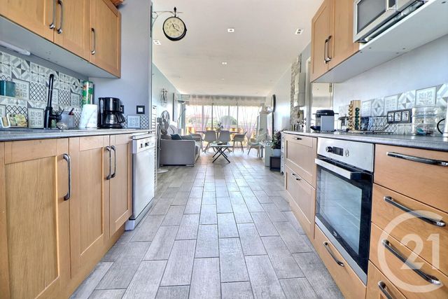 Appartement T3 à vendre - 3 pièces - 72.0 m2 - FREJUS - 83 - PROVENCE-ALPES-COTE-D-AZUR - Century 21 Sud Habitat