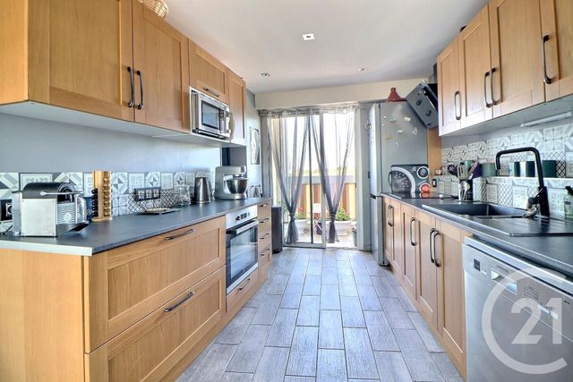 Appartement T3 à vendre - 3 pièces - 72.0 m2 - FREJUS - 83 - PROVENCE-ALPES-COTE-D-AZUR - Century 21 Sud Habitat