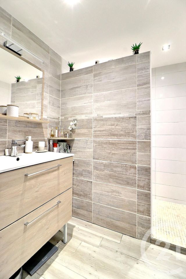 Appartement T3 à vendre - 3 pièces - 72.0 m2 - FREJUS - 83 - PROVENCE-ALPES-COTE-D-AZUR - Century 21 Sud Habitat