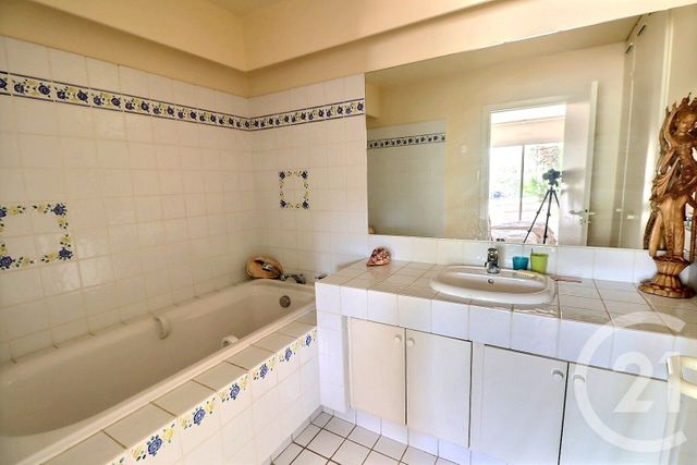 Afficher la photo en grand maison à vendre - 7 pièces - 200.0 m2 - ST RAPHAEL - 83 - PROVENCE-ALPES-COTE-D-AZUR - Century 21 Sud Habitat