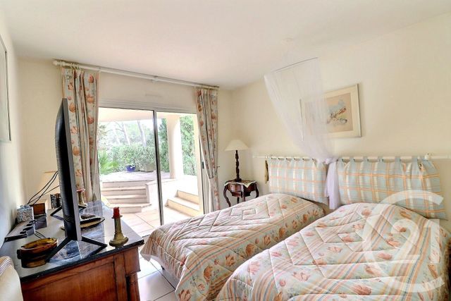 Afficher la photo en grand maison à vendre - 7 pièces - 200.0 m2 - ST RAPHAEL - 83 - PROVENCE-ALPES-COTE-D-AZUR - Century 21 Sud Habitat