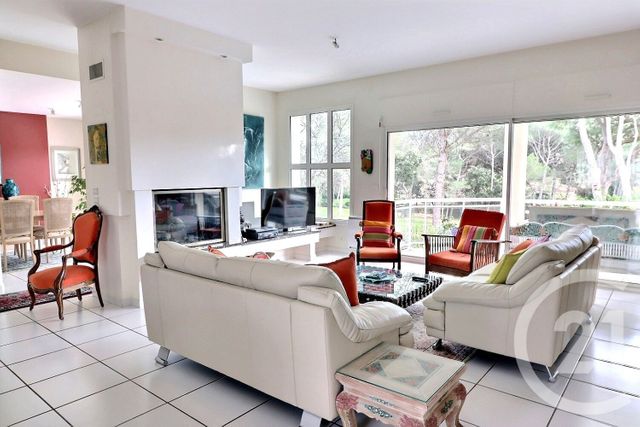 Afficher la photo en grand maison à vendre - 7 pièces - 200.0 m2 - ST RAPHAEL - 83 - PROVENCE-ALPES-COTE-D-AZUR - Century 21 Sud Habitat