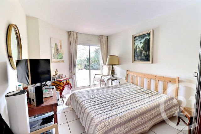 Afficher la photo en grand maison à vendre - 7 pièces - 200.0 m2 - ST RAPHAEL - 83 - PROVENCE-ALPES-COTE-D-AZUR - Century 21 Sud Habitat