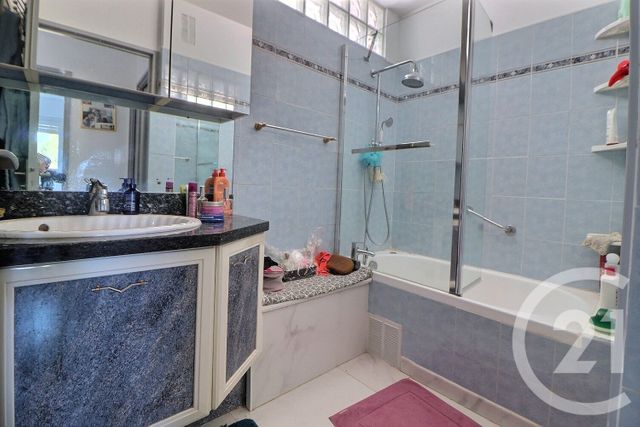 Afficher la photo en grand Appartement T3 à vendre - 3 pièces - 68.14 m2 - FREJUS - 83 - PROVENCE-ALPES-COTE-D-AZUR - Century 21 Sud Habitat