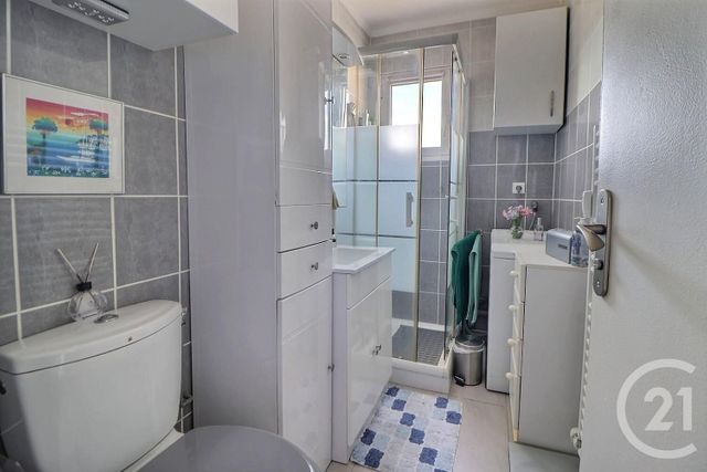 Appartement T2 à vendre - 2 pièces - 41.61 m2 - FREJUS - 83 - PROVENCE-ALPES-COTE-D-AZUR - Century 21 Sud Habitat