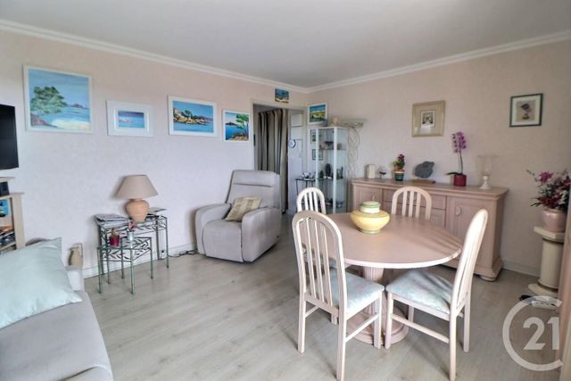 Appartement T2 à vendre - 2 pièces - 41.61 m2 - FREJUS - 83 - PROVENCE-ALPES-COTE-D-AZUR - Century 21 Sud Habitat