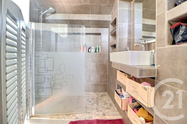 Appartement F3 à vendre - 3 pièces - 85.1 m2 - FREJUS - 83 - PROVENCE-ALPES-COTE-D-AZUR - Century 21 Sud Habitat