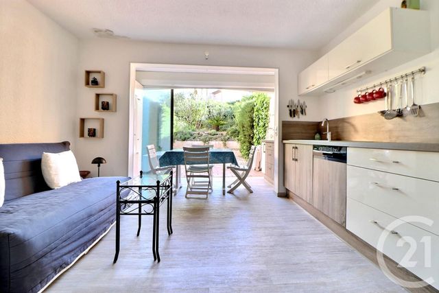 Appartement T2 à vendre - 2 pièces - 30.47 m2 - FREJUS - 83 - PROVENCE-ALPES-COTE-D-AZUR - Century 21 Sud Habitat