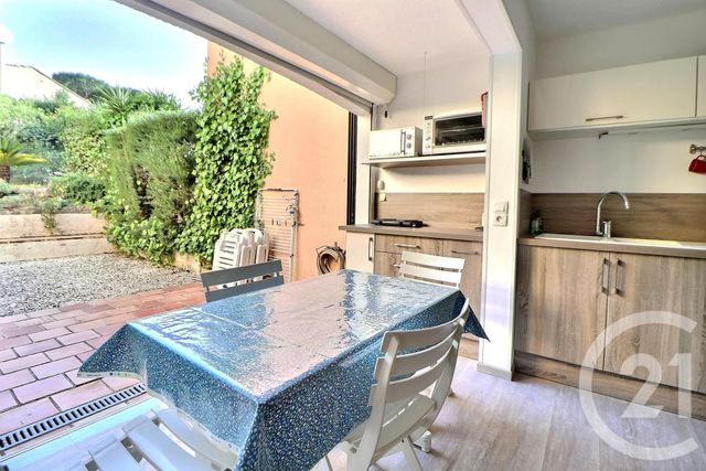 Appartement T2 à vendre - 2 pièces - 30.47 m2 - FREJUS - 83 - PROVENCE-ALPES-COTE-D-AZUR - Century 21 Sud Habitat