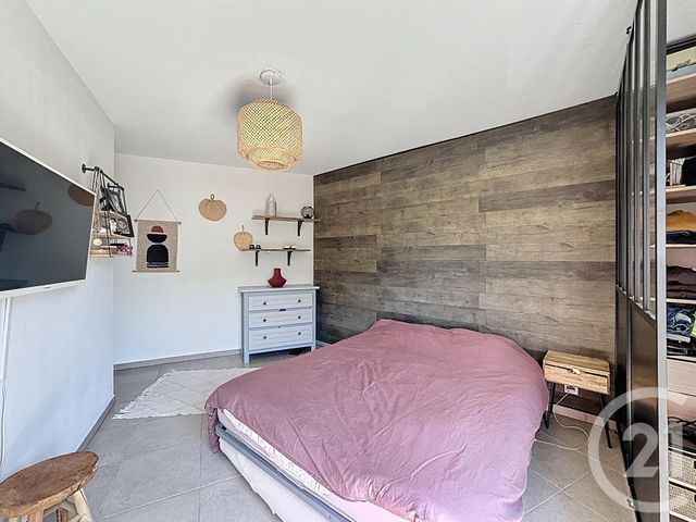 Afficher la photo en grand Appartement T4 à vendre - 4 pièces - 76.12 m2 - FREJUS - 83 - PROVENCE-ALPES-COTE-D-AZUR - Century 21 Sud Habitat