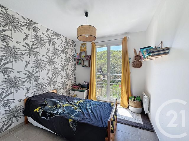 Afficher la photo en grand Appartement T4 à vendre - 4 pièces - 76.12 m2 - FREJUS - 83 - PROVENCE-ALPES-COTE-D-AZUR - Century 21 Sud Habitat