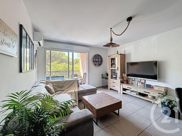 Afficher la photo en grand Appartement T4 à vendre - 4 pièces - 76.12 m2 - FREJUS - 83 - PROVENCE-ALPES-COTE-D-AZUR - Century 21 Sud Habitat