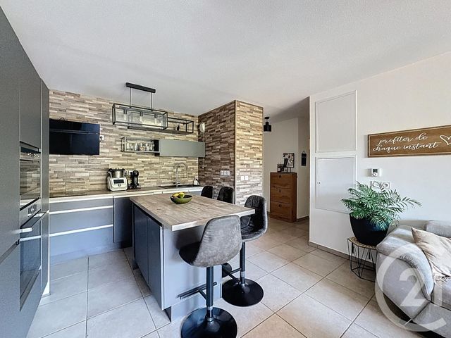 Afficher la photo en grand Appartement T4 à vendre - 4 pièces - 76.12 m2 - FREJUS - 83 - PROVENCE-ALPES-COTE-D-AZUR - Century 21 Sud Habitat