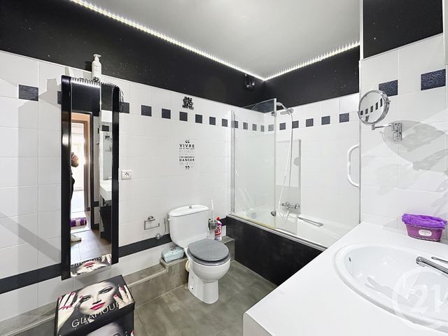 Appartement T6 à vendre - 6 pièces - 150.0 m2 - FREJUS - 83 - PROVENCE-ALPES-COTE-D-AZUR - Century 21 Sud Habitat