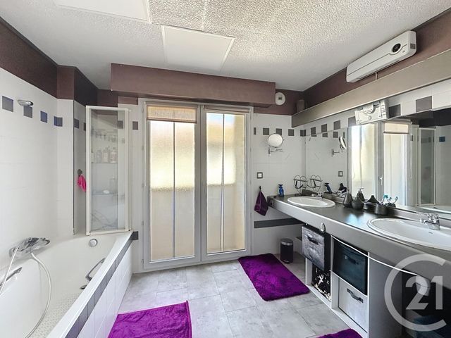 Appartement T6 à vendre - 6 pièces - 150.0 m2 - FREJUS - 83 - PROVENCE-ALPES-COTE-D-AZUR - Century 21 Sud Habitat