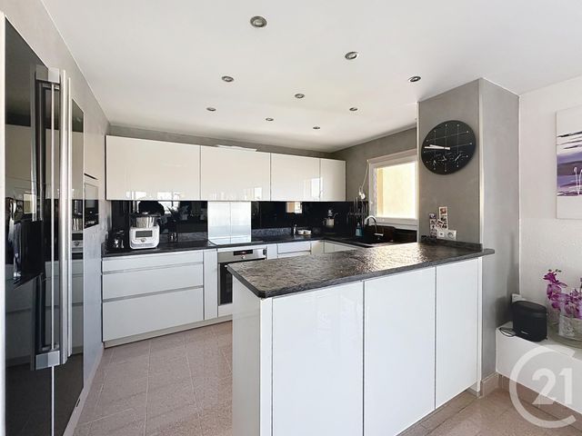 Appartement T6 à vendre - 6 pièces - 150.0 m2 - FREJUS - 83 - PROVENCE-ALPES-COTE-D-AZUR - Century 21 Sud Habitat