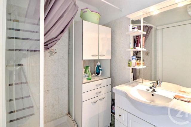 Appartement T2 à vendre - 2 pièces - 26.0 m2 - FREJUS - 83 - PROVENCE-ALPES-COTE-D-AZUR - Century 21 Sud Habitat