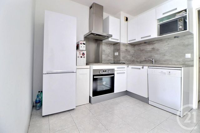 Afficher la photo en grand Appartement T2 à vendre - 2 pièces - 34.86 m2 - ST RAPHAEL - 83 - PROVENCE-ALPES-COTE-D-AZUR - Century 21 Sud Habitat