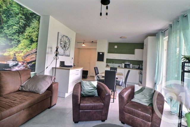 Appartement T3 à vendre - 3 pièces - 55.04 m2 - FREJUS - 83 - PROVENCE-ALPES-COTE-D-AZUR - Century 21 Sud Habitat