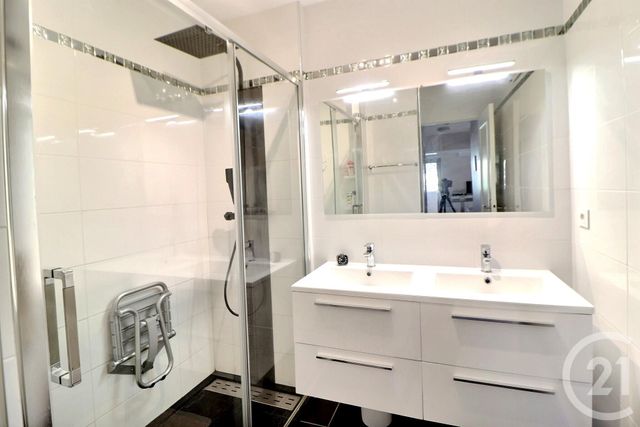 Appartement T3 à vendre - 3 pièces - 60.0 m2 - FREJUS - 83 - PROVENCE-ALPES-COTE-D-AZUR - Century 21 Sud Habitat