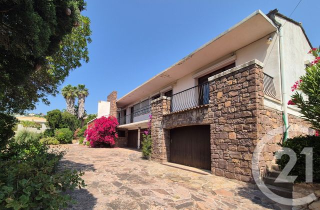 maison à vendre - 7 pièces - 199.28 m2 - ROQUEBRUNE SUR ARGENS - 83 - PROVENCE-ALPES-COTE-D-AZUR - Century 21 Sud Habitat