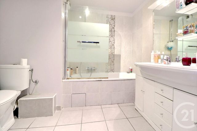 Appartement T3 à vendre - 3 pièces - 68.0 m2 - FREJUS - 83 - PROVENCE-ALPES-COTE-D-AZUR - Century 21 Sud Habitat