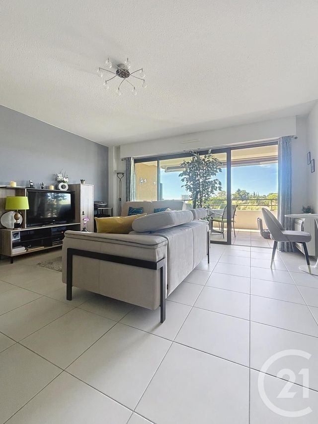 Appartement T2 à vendre - 2 pièces - 55.32 m2 - FREJUS - 83 - PROVENCE-ALPES-COTE-D-AZUR - Century 21 Sud Habitat