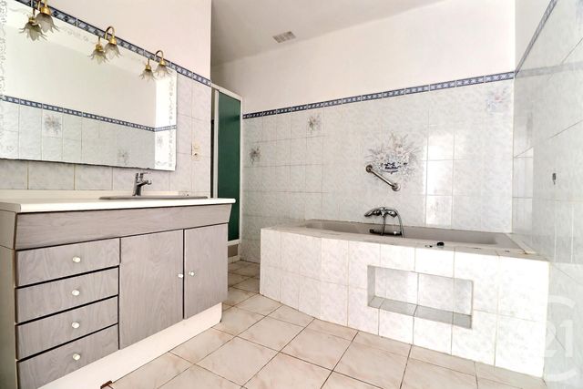 Appartement T4 à vendre - 4 pièces - 91.26 m2 - FREJUS - 83 - PROVENCE-ALPES-COTE-D-AZUR - Century 21 Sud Habitat