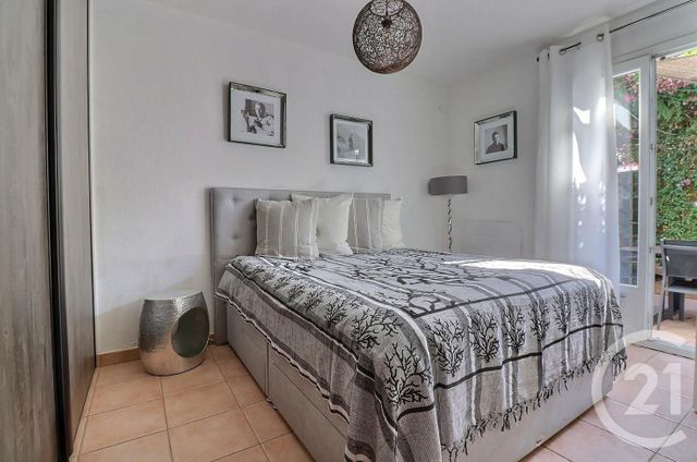 Afficher la photo en grand Appartement T2 à vendre - 3 pièces - 48.12 m2 - ST RAPHAEL - 83 - PROVENCE-ALPES-COTE-D-AZUR - Century 21 Sud Habitat