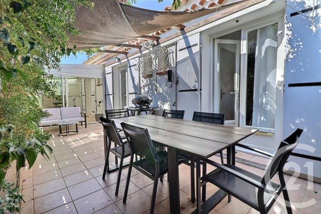 Afficher la photo en grand Appartement T2 à vendre - 3 pièces - 48.12 m2 - ST RAPHAEL - 83 - PROVENCE-ALPES-COTE-D-AZUR - Century 21 Sud Habitat