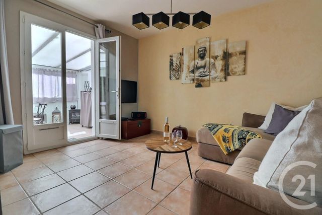Afficher la photo en grand Appartement T2 à vendre - 3 pièces - 48.12 m2 - ST RAPHAEL - 83 - PROVENCE-ALPES-COTE-D-AZUR - Century 21 Sud Habitat