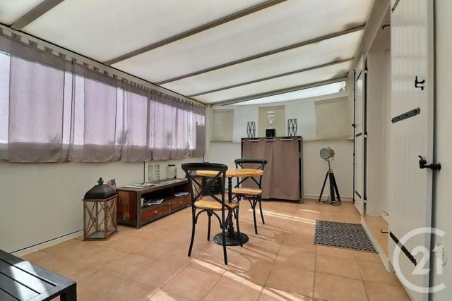Afficher la photo en grand Appartement T2 à vendre - 3 pièces - 48.12 m2 - ST RAPHAEL - 83 - PROVENCE-ALPES-COTE-D-AZUR - Century 21 Sud Habitat