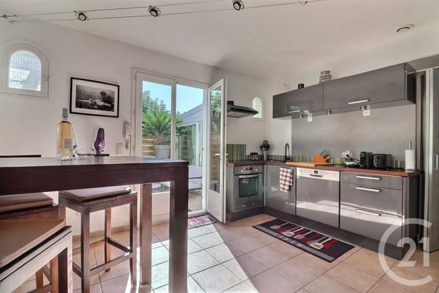 Afficher la photo en grand Appartement T2 à vendre - 3 pièces - 48.12 m2 - ST RAPHAEL - 83 - PROVENCE-ALPES-COTE-D-AZUR - Century 21 Sud Habitat