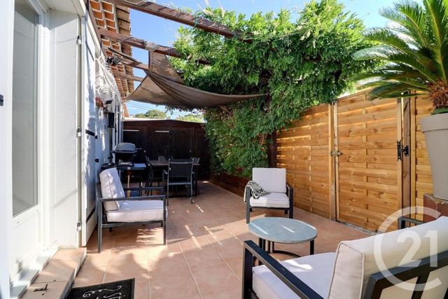 Afficher la photo en grand Appartement T2 à vendre - 3 pièces - 48.12 m2 - ST RAPHAEL - 83 - PROVENCE-ALPES-COTE-D-AZUR - Century 21 Sud Habitat