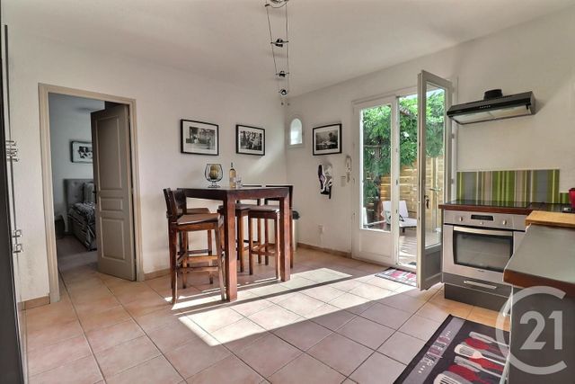 Afficher la photo en grand Appartement T2 à vendre - 3 pièces - 48.12 m2 - ST RAPHAEL - 83 - PROVENCE-ALPES-COTE-D-AZUR - Century 21 Sud Habitat