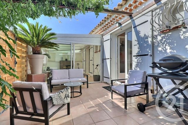 Afficher la photo en grand Appartement T2 à vendre - 3 pièces - 48.12 m2 - ST RAPHAEL - 83 - PROVENCE-ALPES-COTE-D-AZUR - Century 21 Sud Habitat