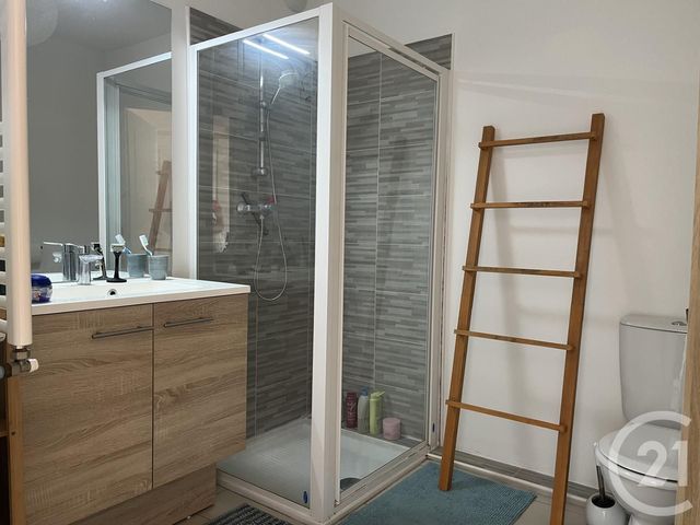 Appartement T2 à vendre - 2 pièces - 42.25 m2 - FREJUS - 83 - PROVENCE-ALPES-COTE-D-AZUR - Century 21 Sud Habitat