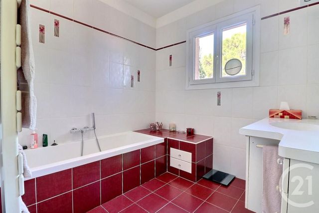 Afficher la photo en grand maison à vendre - 9 pièces - 237.0 m2 - FREJUS - 83 - PROVENCE-ALPES-COTE-D-AZUR - Century 21 Sud Habitat