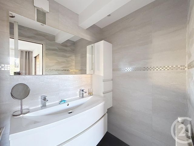 Appartement T4 à vendre - 4 pièces - 89.69 m2 - FREJUS - 83 - PROVENCE-ALPES-COTE-D-AZUR - Century 21 Sud Habitat