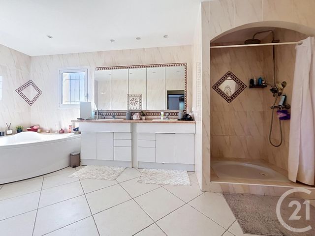 maison à vendre - 8 pièces - 264.15 m2 - ROQUEBRUNE SUR ARGENS - 83 - PROVENCE-ALPES-COTE-D-AZUR - Century 21 Sud Habitat