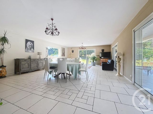 maison à vendre - 8 pièces - 264.15 m2 - ROQUEBRUNE SUR ARGENS - 83 - PROVENCE-ALPES-COTE-D-AZUR - Century 21 Sud Habitat