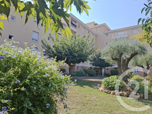 Appartement T3 à vendre - 3 pièces - 62.29 m2 - FREJUS - 83 - PROVENCE-ALPES-COTE-D-AZUR - Century 21 Sud Habitat