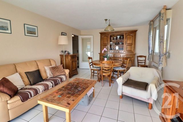 Appartement T3 à vendre - 3 pièces - 62.29 m2 - FREJUS - 83 - PROVENCE-ALPES-COTE-D-AZUR - Century 21 Sud Habitat