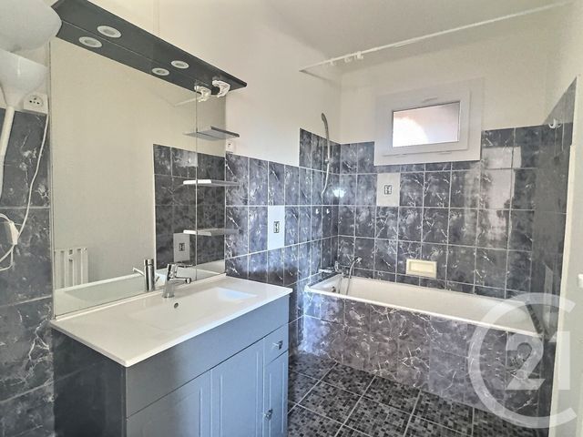 Afficher la photo en grand Appartement T4 à vendre - 4 pièces - 73.0 m2 - FREJUS - 83 - PROVENCE-ALPES-COTE-D-AZUR - Century 21 Sud Habitat