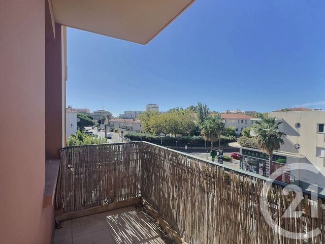 Afficher la photo en grand Appartement T4 à vendre - 4 pièces - 73.0 m2 - FREJUS - 83 - PROVENCE-ALPES-COTE-D-AZUR - Century 21 Sud Habitat