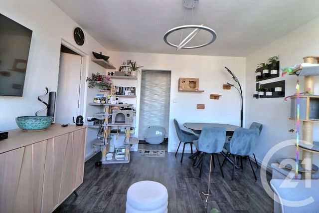 Afficher la photo en grand Appartement T2 à vendre - 2 pièces - 41.76 m2 - FREJUS - 83 - PROVENCE-ALPES-COTE-D-AZUR - Century 21 Sud Habitat