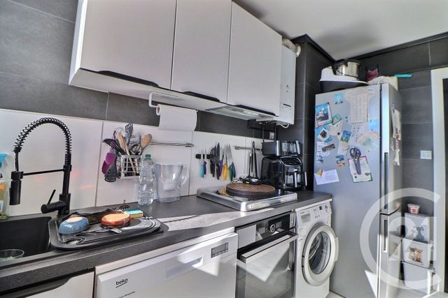 Afficher la photo en grand Appartement T2 à vendre - 2 pièces - 41.76 m2 - FREJUS - 83 - PROVENCE-ALPES-COTE-D-AZUR - Century 21 Sud Habitat